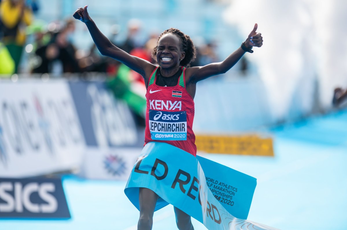 Peres Jepchirchir, campioana olimpica si mondiala la maraton, a fost suspendata pentru dopaj Peres Jepchirchir, campioana olimpica si mondiala la maraton, a fost suspendata pentru dopaj