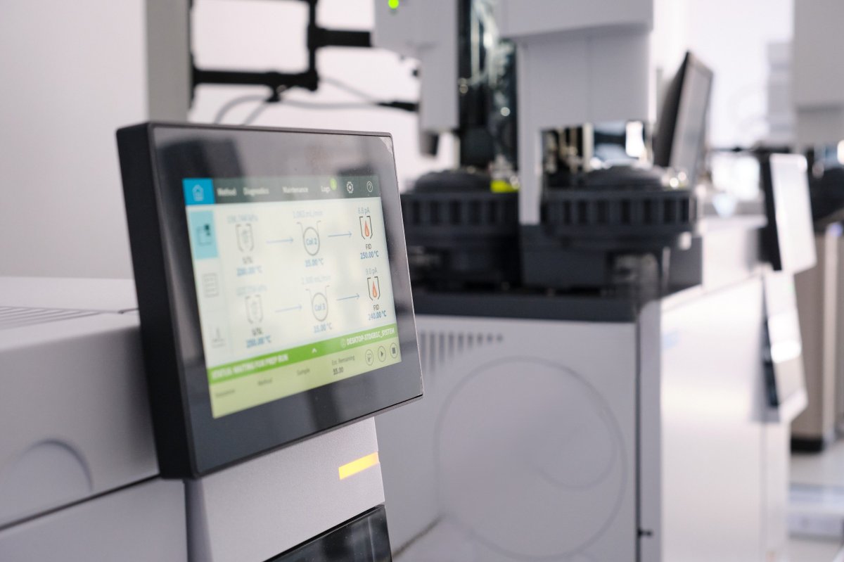 Laboratoarele din rafinariile Petromidia si Vega, modernizate cu echipamente de ultima generatie Laboratoarele din rafinariile Petromidia si Vega, modernizate cu echipamente de ultima generatie