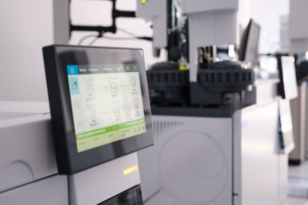 Laboratoarele din rafinăriile Petromidia și Vega, modernizate cu echipamente de ultimă generație
