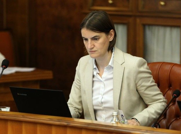 Premiera in Serbia: O femeie din comunitatea LGBT a preluat functia de presedinte dupa demisia lui Vucic Premiera in Serbia: O femeie din comunitatea LGBT a preluat functia de presedinte dupa demisia lui Vucic
