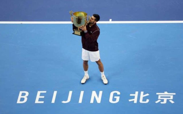 Tenismenul Novak Djokovic a cucerit trofeul la Beijing, al 102-lea titlu din cariera sa