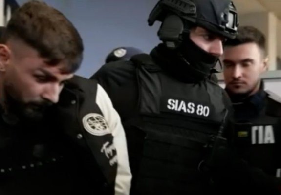 Vlăduț Bǎltǎțeanu, suspect în cazul femeii găsite moarte în valiză, în Olt, a fost adus în România. Video