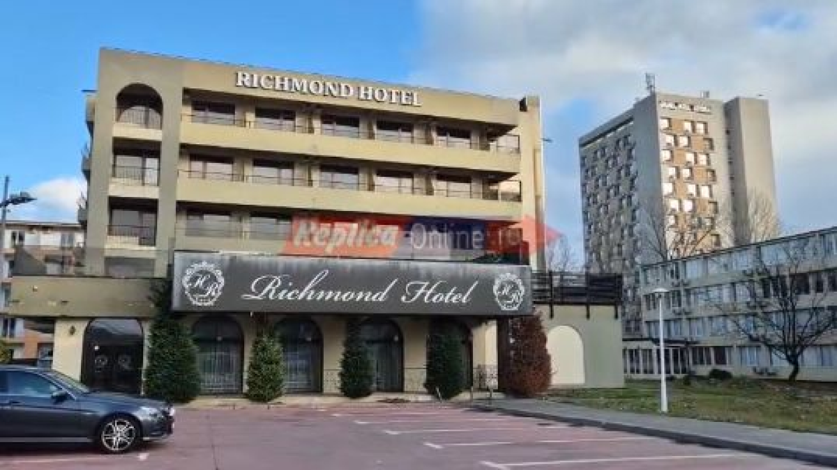 Scandal. Firma care administreaza hotelul Richmond din Mamaia a functionat cu activitatea pe plaja ilegal Scandal. Firma care administreaza hotelul Richmond din Mamaia a functionat cu activitatea pe plaja ilegal
