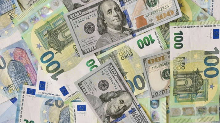 Moneda euro se prăbușește la cel mai scăzut nivel din ultimele 17 luni: Dolarul crește spectaculos