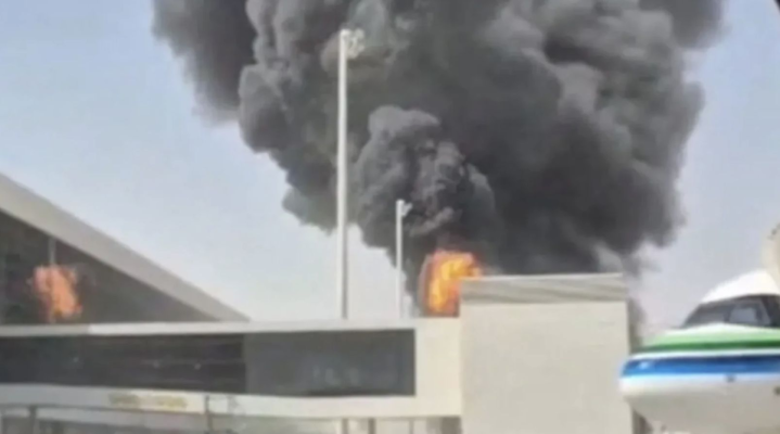 O rachetă a lovit terminalul de pasageri al aeroportului din Riad, în schimbul de focuri cu rebelii houthi din Yemen. Video