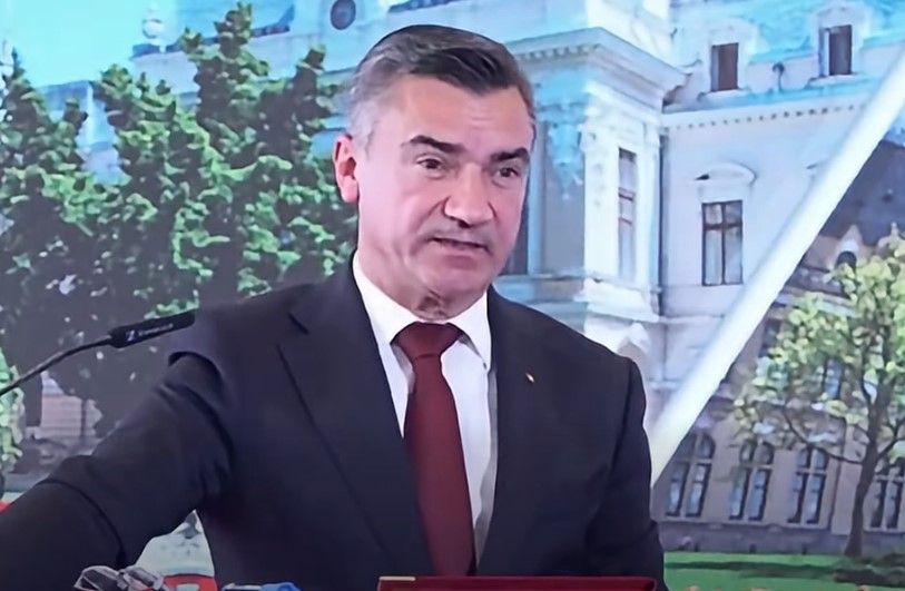 Jigniri socante in PNL: „Ciufulitul asta este o greseala genetica. O sa gasim antidotul si pentru el“. Video Jigniri socante in PNL: „Ciufulitul asta este o greseala genetica. O sa gasim antidotul si pentru el“. Video