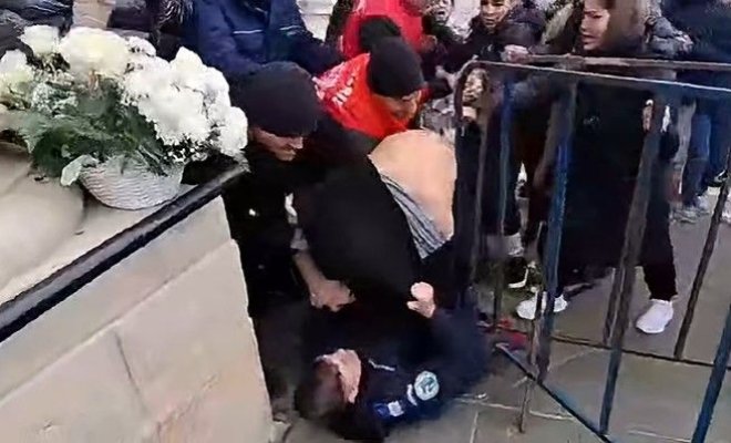 Doi bărbați au fost imobilizați de jandarmi, în timpul pelerinajului de Sfânta Parascheva. Video