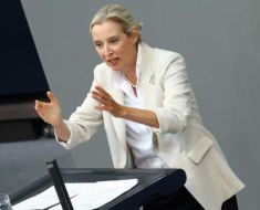 Lidera AfD cere ca Germania să facă o înțelegere cu Putin, după modelul lui Trump: „Vrem motorină din Rusia“ Lidera AfD cere ca Germania să facă o înțelegere cu Putin, după modelul lui Trump: „Vrem motorină din Rusia“