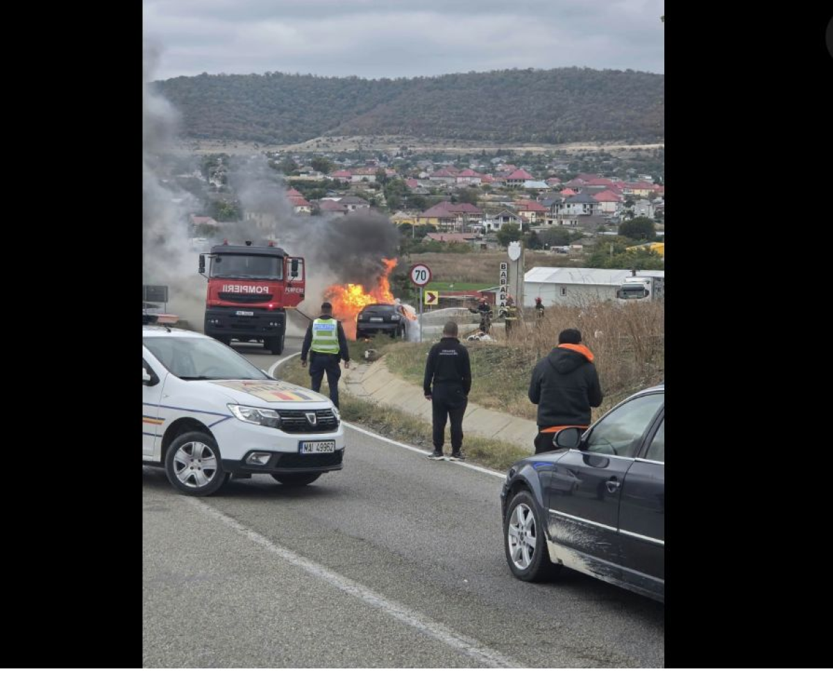 Incendiu la intrare in Babadag: Autoturism cuprins de flacari Incendiu la intrare in Babadag: Autoturism cuprins de flacari