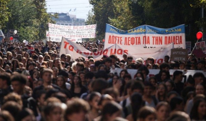 Proteste și în Grecia! Elevii și profesorii au cerut investiții în școli și salarii mai mari, iar studenții vor chirii mai mici