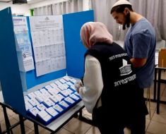 Alegeri parlamentare în Israel: Prezența la vot este cea mai mare din ultimii 50 de ani și depășește deja 74% Alegeri parlamentare în Israel: Prezența la vot este cea mai mare din ultimii 50 de ani și depășește deja 74%
