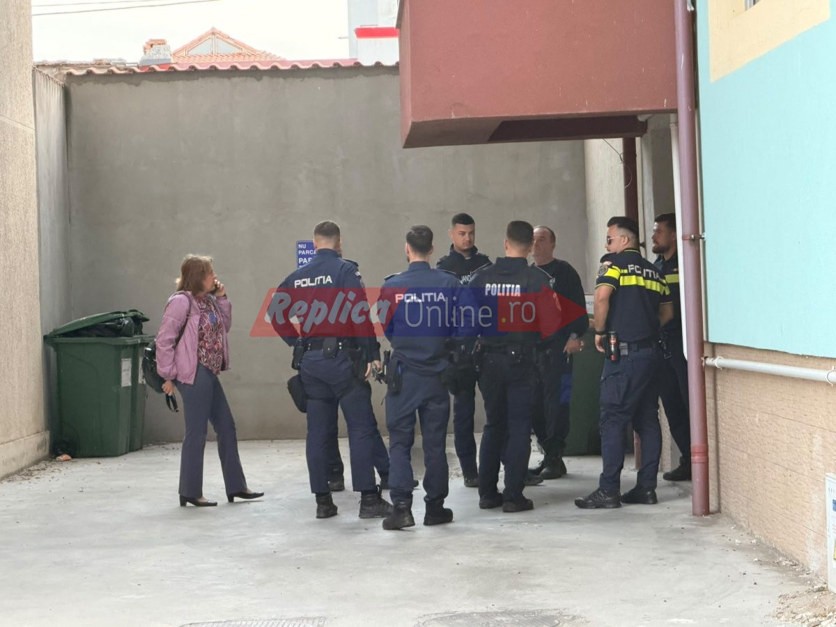 Politistii au fost mobilizati la o banca din Constanta, dupa ce butonul de panica a fost activat. Video Politistii au fost mobilizati la o banca din Constanta, dupa ce butonul de panica a fost activat. Video