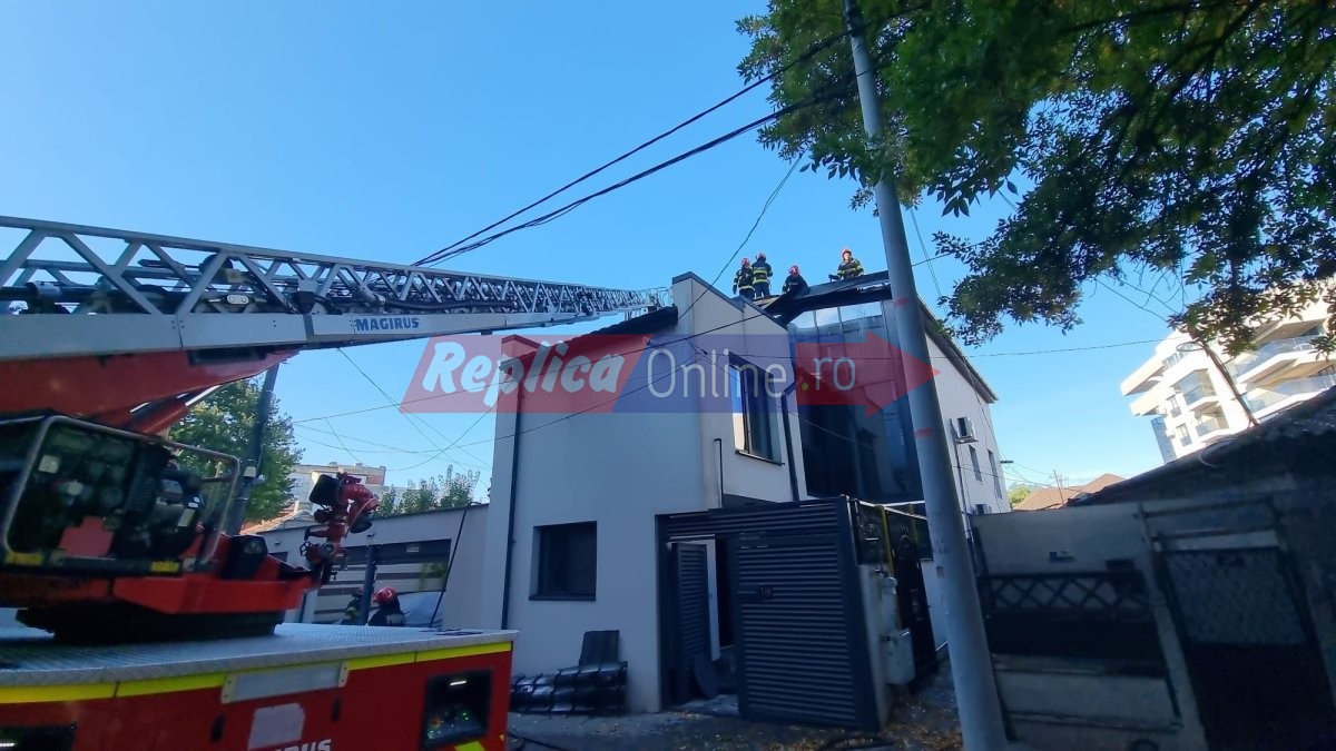 Casa in flacari in municipiul Constanta: Proprietara a suferit un atac de panica. Video