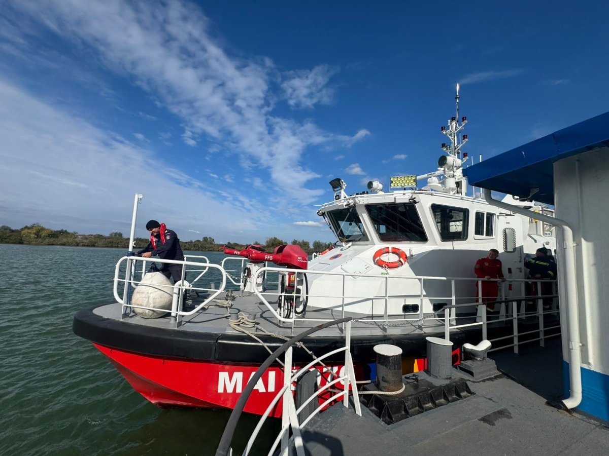 Autoritatile au reluat cautarile marinarilor disparuti de pe nava lovita de drone, la Sulina