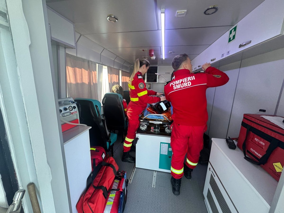 ALERTa MAJORa! Un elicopter MAI a intervinit pentru a salva marinarii de pe nava lovita de drone. Video ALERTa MAJORa! Un elicopter MAI a intervinit pentru a salva marinarii de pe nava lovita de drone. Video