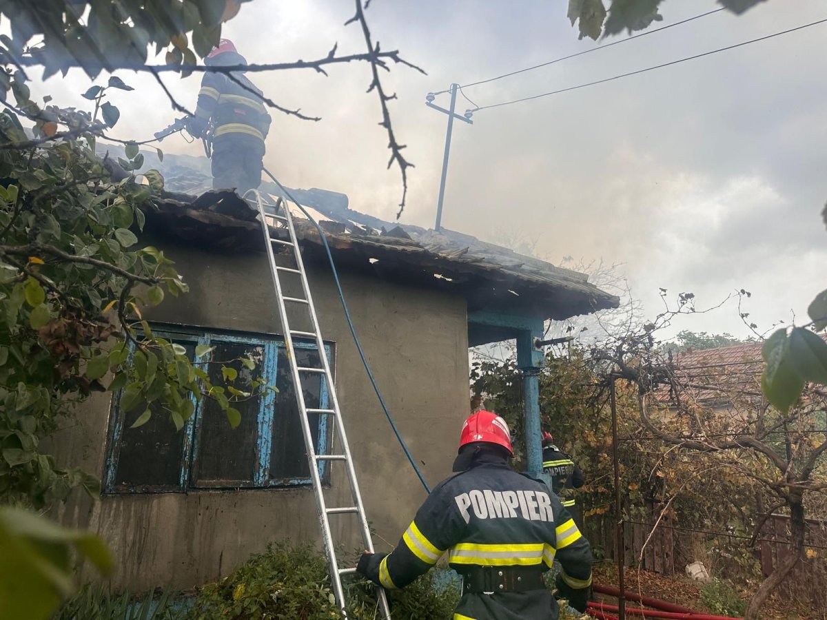 Incendiu la o locuinta din localitatea Nalbant, judetul Tulcea. Video Incendiu la o locuinta din localitatea Nalbant, judetul Tulcea. Video