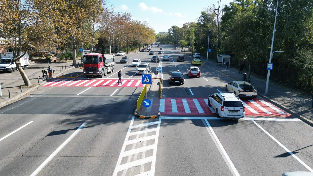Noi scuaruri mediane au fost amenajate la trecerile de pietoni de pe strazile Cumpenei si Soveja Noi scuaruri mediane au fost amenajate la trecerile de pietoni de pe strazile Cumpenei si Soveja