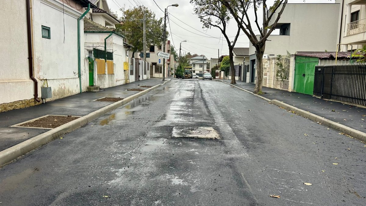 Traficul va fi restrictionat pe strada Vasile Lucaciu pentru asfaltare. Ce rute alternative recomanda autoritatile
