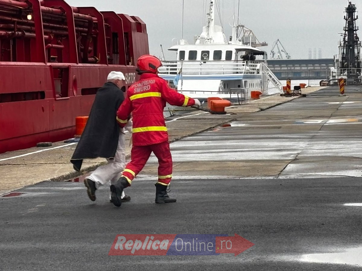 Misiune indeplinita in Marea Neagra. Toti cei 9 marinari de pe nava atacata au fost adusi teferi in Portul Constanta. Video Misiune indeplinita in Marea Neagra. Toti cei 9 marinari de pe nava atacata au fost adusi teferi in Portul Constanta. Video