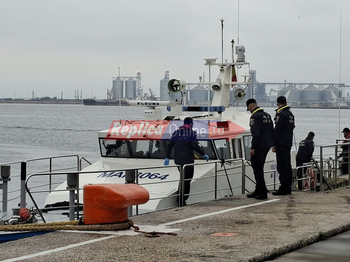 Misiune indeplinita in Marea Neagra. Toti cei 9 marinari de pe nava atacata au fost adusi teferi in Portul Constanta. Video Misiune indeplinita in Marea Neagra. Toti cei 9 marinari de pe nava atacata au fost adusi teferi in Portul Constanta. Video