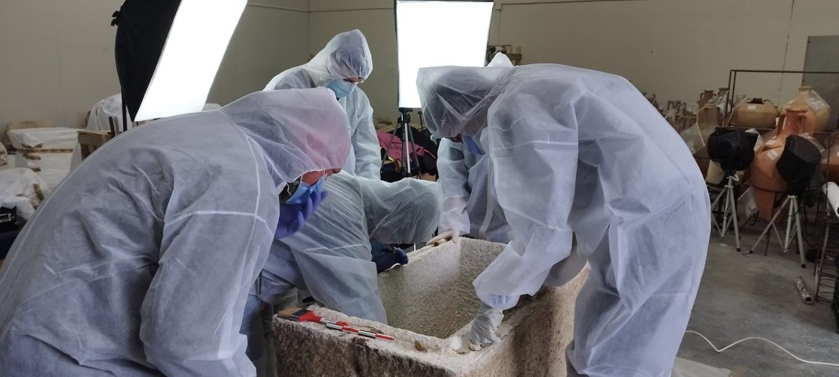 Sarcofagul unui copil, care dateaza din perioada romana, a fost descoperit la Constanta de catre arheologii Muzeului de Istorie si Arheologie! Video