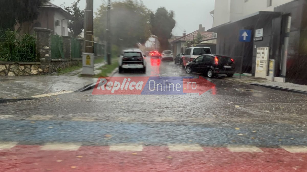 Jale din cauza Codului rosu de vreme rea! Mai multe strazi din Constanta, inundate. Video