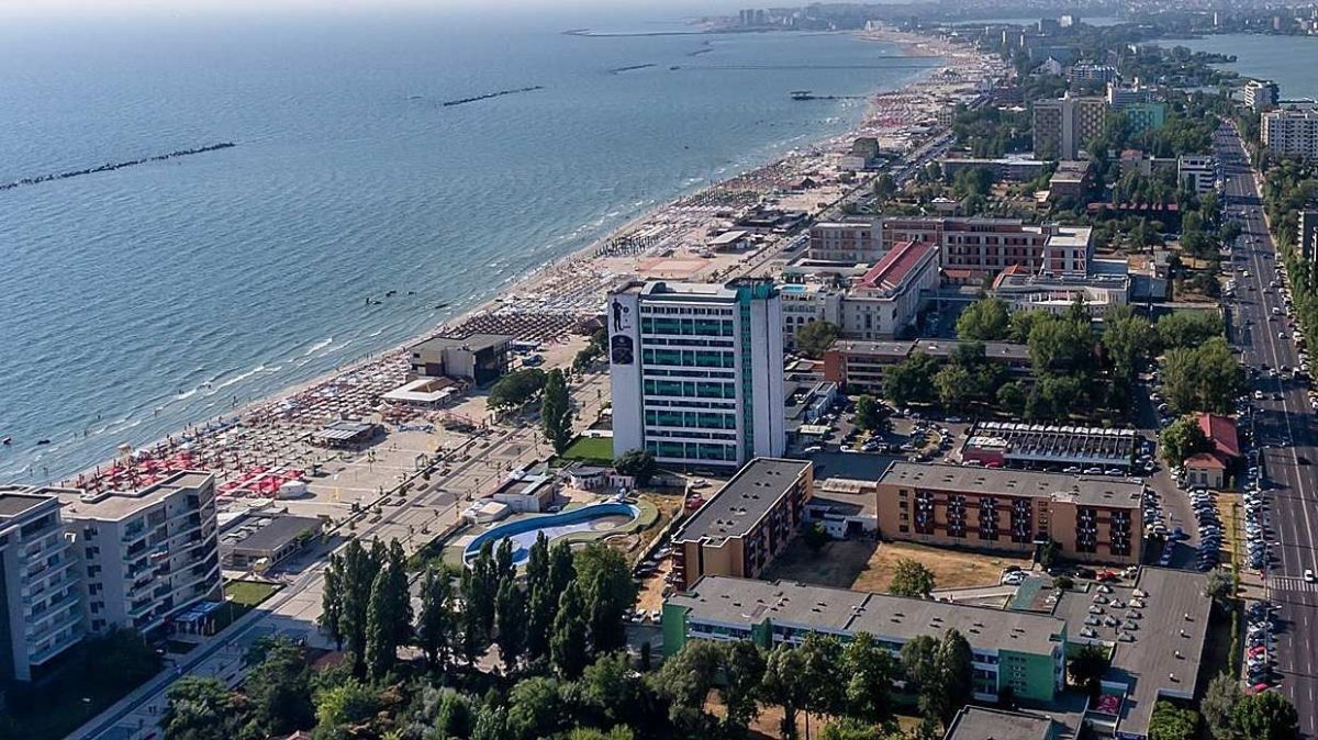 Revolutie pe litoral. Patronatele cer plaje gratuite pentru turisti si masuri radicale impotriva cazarii la negru Revolutie pe litoral. Patronatele cer plaje gratuite pentru turisti si masuri radicale impotriva cazarii la negru