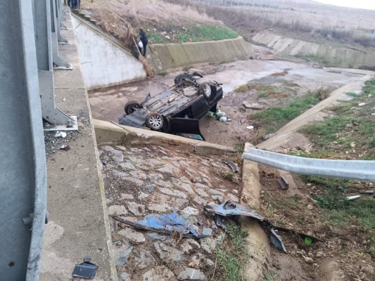 Accident rutier grav în Sibioara: O mașină s-a răsturnat