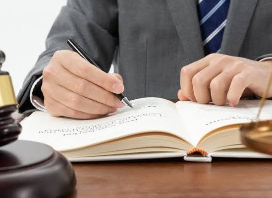 Scandal la Timisoara: DNA ancheteaza 68 de milioane de lei, iar oamenii lui Fritz si Buzoianu sustin schimbarea administratorului judiciar care cere banii inapoi Scandal la Timisoara: DNA ancheteaza 68 de milioane de lei, iar oamenii lui Fritz si Buzoianu sustin schimbarea administratorului judiciar care cere banii inapoi