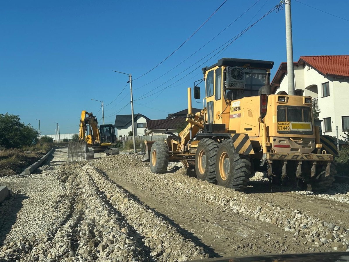 Asfaltare in ritm sustinut in Agigea: Infrastructura rutiera din cartierul Moara intra in linie dreapta Asfaltare in ritm sustinut in Agigea: Infrastructura rutiera din cartierul Moara intra in linie dreapta