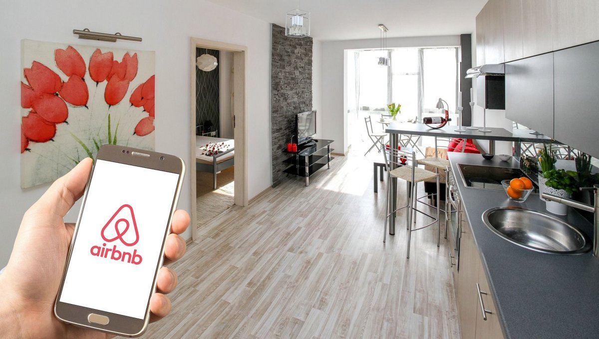 Airbnb va schimba unele reguli, in beneficiul turistilor, dar proprietarii sunt revoltati de noile modificari Airbnb va schimba unele reguli, in beneficiul turistilor, dar proprietarii sunt revoltati de noile modificari