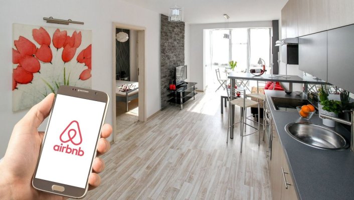 Airbnb va schimba unele reguli, în beneficiul turiștilor, dar proprietarii sunt revoltați de noile modificări