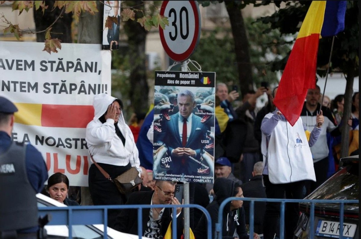 Amenzi in valoare de aproape 52.000 de lei, date unor participanti la manifestatiile din zona Arestului Central, unde este incarcerat Calin Georgescu Amenzi in valoare de aproape 52.000 de lei, date unor participanti la manifestatiile din zona Arestului Central, unde este incarcerat Calin Georgescu