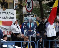 Amenzi în valoare de aproape 52.000 de lei, date unor participanţi la manifestaţiile din zona Arestului Central, unde este încarcerat Călin Georgescu Amenzi în valoare de aproape 52.000 de lei, date unor participanţi la manifestaţiile din zona Arestului Central, unde este încarcerat Călin Georgescu