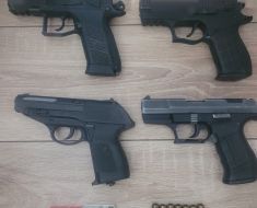 Deținătorii de arme au fost luați la verificat de polițiștii constănțeni Deținătorii de arme au fost luați la verificat de polițiștii constănțeni