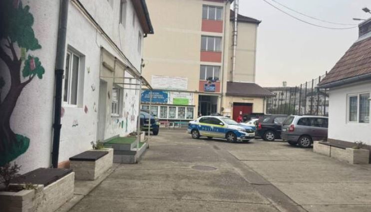 Bunicul elevului agresor din Bistrita acuza ca acesta este victima bullying-ului: „Anul asta a fost premiant“ Bunicul elevului agresor din Bistrita acuza ca acesta este victima bullying-ului: „Anul asta a fost premiant“