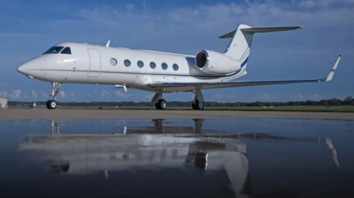 Zbor de coșmar cu un avion privat! O ușă s-a desprins în aer, iar piloții au cerut ajutor de urgență