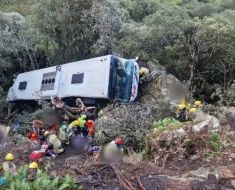 Autobuz căzut în prăpastie, în Barcelona: 83 de victime Autobuz căzut în prăpastie, în Barcelona: 83 de victime