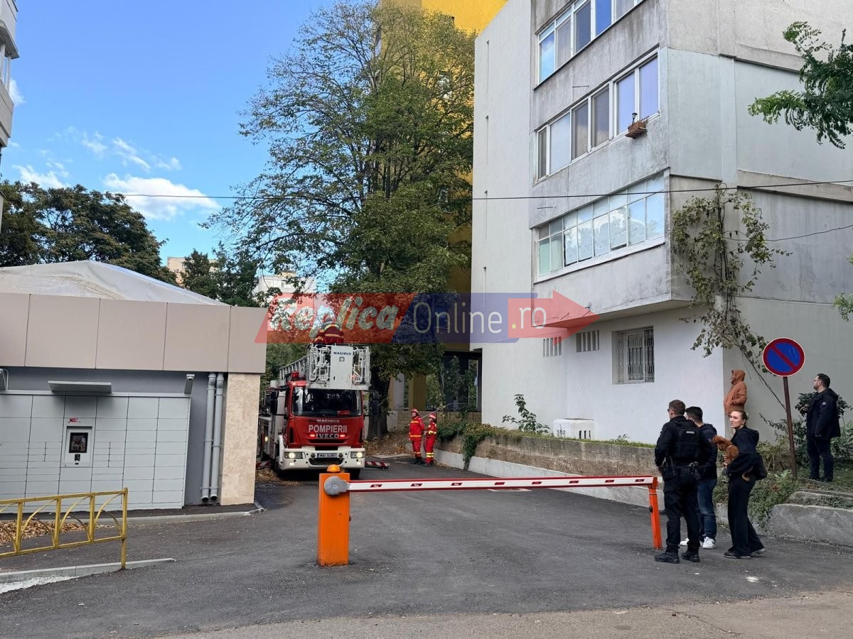 Interventia nu asteapta dupa telecomanda! Cum a incurcat o bariera accesul pompierilor pentru stingerea unui incendiu la un bloc din Constanta. Video Interventia nu asteapta dupa telecomanda! Cum a incurcat o bariera accesul pompierilor pentru stingerea unui incendiu la un bloc din Constanta. Video