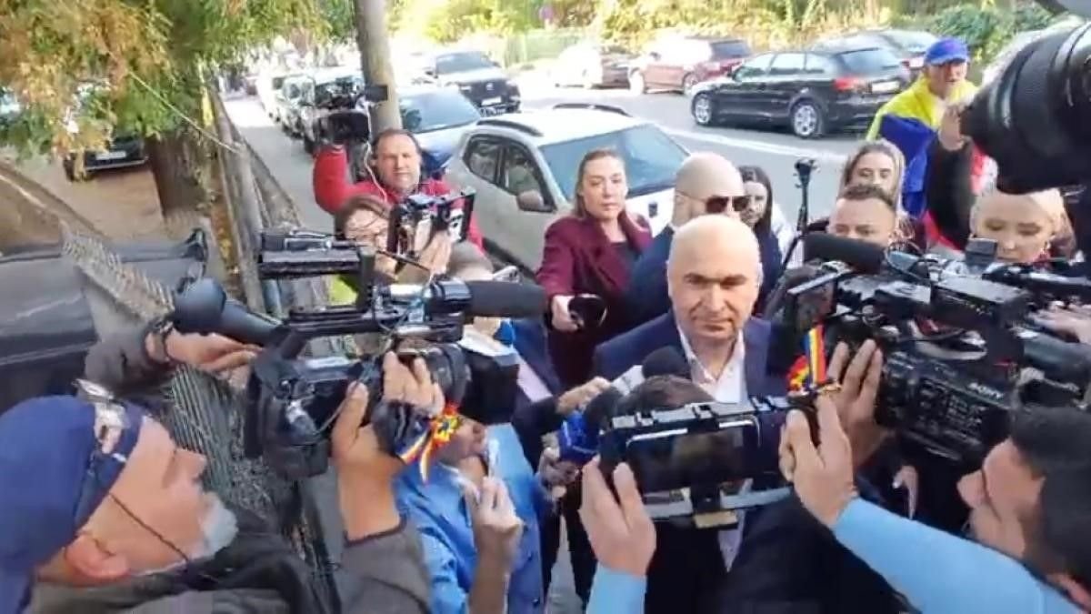 Ilie Bolojan a venit la DNA Iasi in dosarul lui Fanel Bogos, in care a fost citat in calitate de martor Ilie Bolojan a venit la DNA Iasi in dosarul lui Fanel Bogos, in care a fost citat in calitate de martor