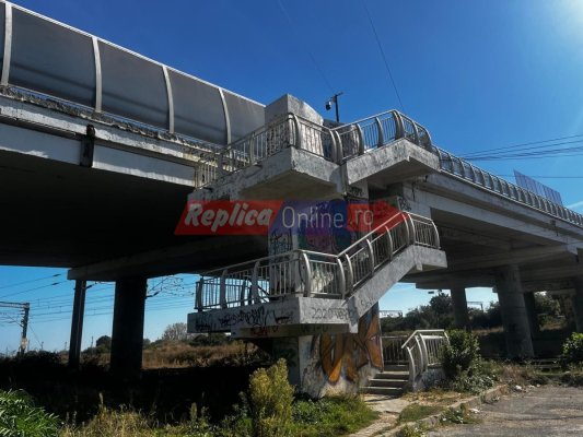 Ruleta rusească de pe bdul. I.C. Brătianu: Pasarela pietonală de la pod se prăbușește, iar constănțenii sunt obligați să își riște viața la fiecare pas! Video