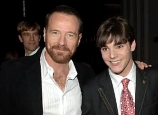 Bryan Cranston, devastat de moartea lui RJ Mitte, fiul său din „Breaking Bad”: „Ne scriam mesaje cu câteva săptămâni în urmă”
