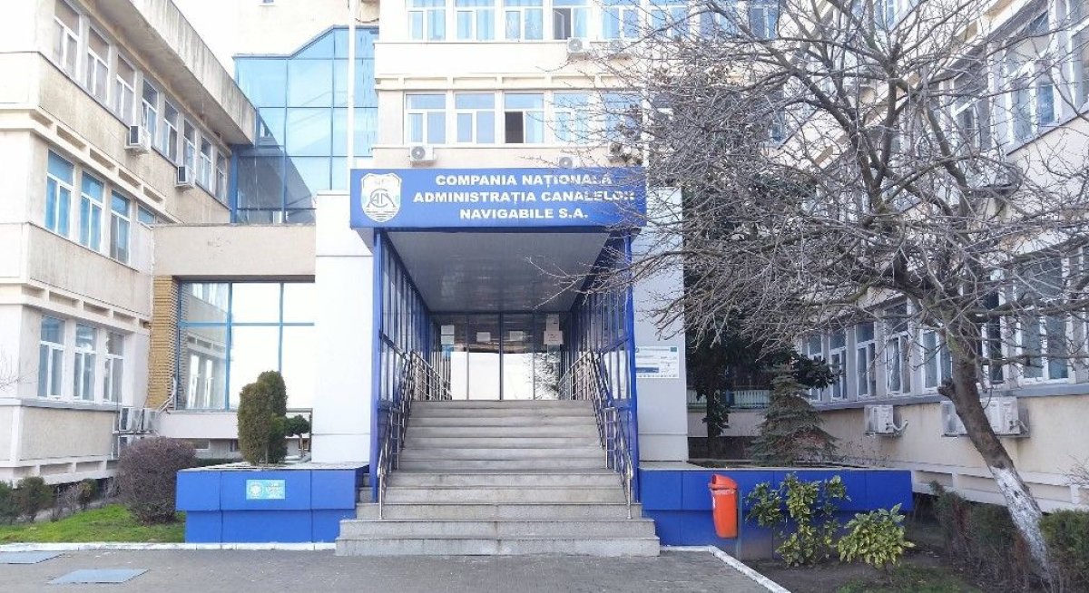 Canalele Navigabile cumpara 5 masini de teren cu tapiterie din piele, lumini ambientale si scaune incalzite in valoare de 1,25 milioane de lei Canalele Navigabile cumpara 5 masini de teren cu tapiterie din piele, lumini ambientale si scaune incalzite in valoare de 1,25 milioane de lei