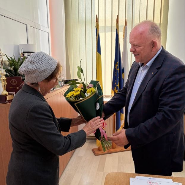 Flori, sprijin financiar si 2.000 de lei pentru nou-nascuti. Primaria Agigea si-a premiat comunitatea