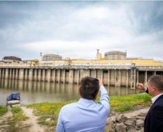 Culmea afacerii: Centrala Nucleară de la Cernavodă e oprită, dar continuă să vândă energie electrică în avans Culmea afacerii: Centrala Nucleară de la Cernavodă e oprită, dar continuă să vândă energie electrică în avans
