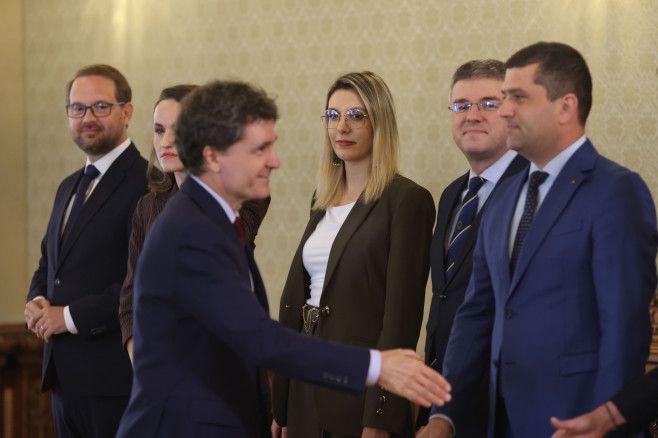 Victor Ponta: Romania trebuie sa imprumute 20 de miliarde de lei ca sa nu se inchida spitalele, scolile, tribunalele Victor Ponta: Romania trebuie sa imprumute 20 de miliarde de lei ca sa nu se inchida spitalele, scolile, tribunalele