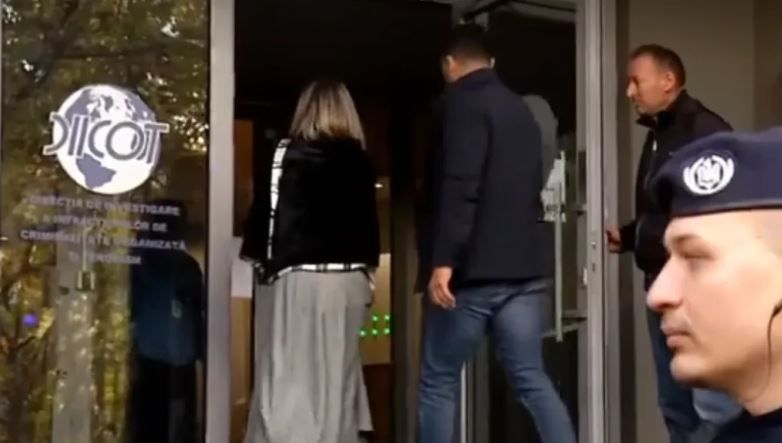 Cristela si Calin Georgescu sunt de 7 ore la DIICOT. Fostul candidat la Prezidentiale a cerut o masura preventiva mai blanda