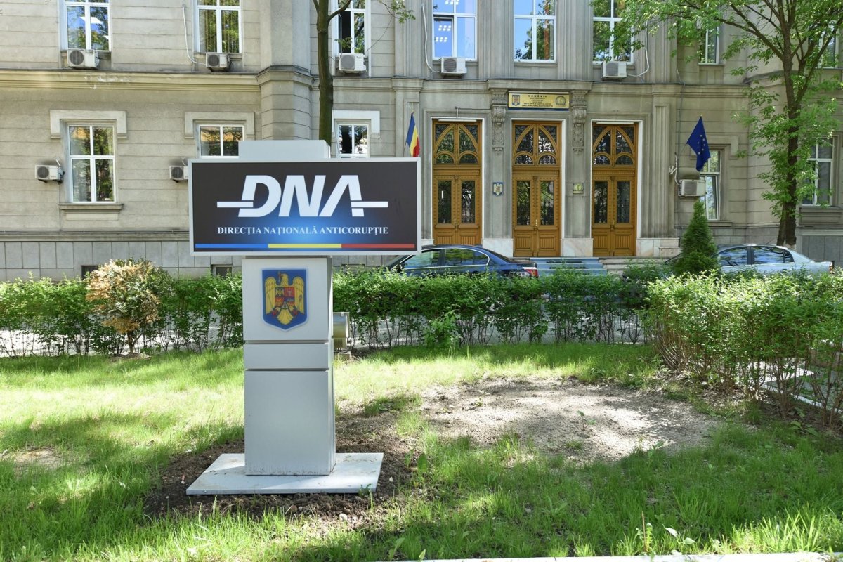 Flagrant DNA la Administratia Fondului pentru Mediu! Un inspector a fost retinut dupa ce a cerut „comision” din taxele unei firme Flagrant DNA la Administratia Fondului pentru Mediu! Un inspector a fost retinut dupa ce a cerut „comision” din taxele unei firme