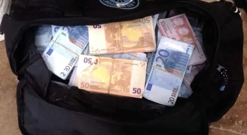 700.000 de euro, bani confiscati, au disparut de la Biroul Vamal de Frontiera Aeroport Otopeni Calatori