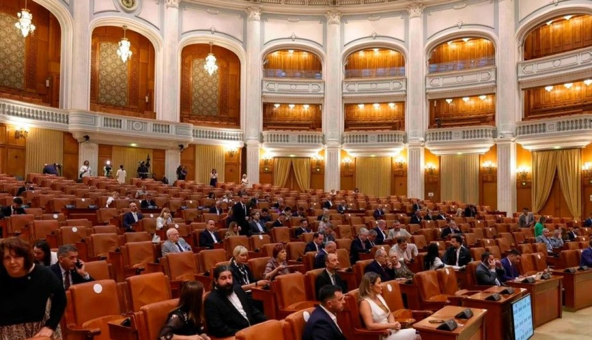 Un fost vicepremier ii ataca pe politicienii care negociaza formarea Guvernului Un fost vicepremier ii ataca pe politicienii care negociaza formarea Guvernului